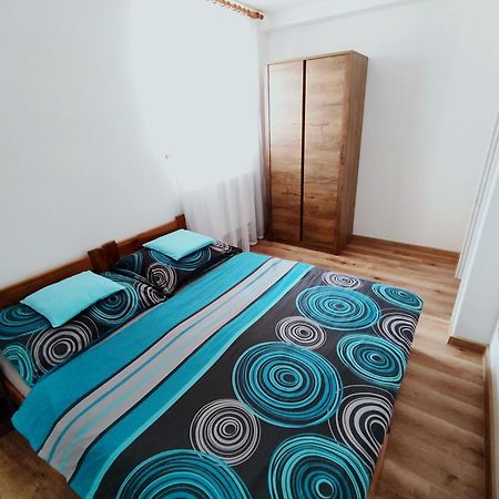 Apartmany U Jirousu โรกีนีซ นัด ยีเซอโร ภายนอก รูปภาพ