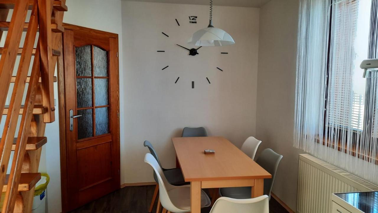 Apartmany U Jirousu โรกีนีซ นัด ยีเซอโร ภายนอก รูปภาพ