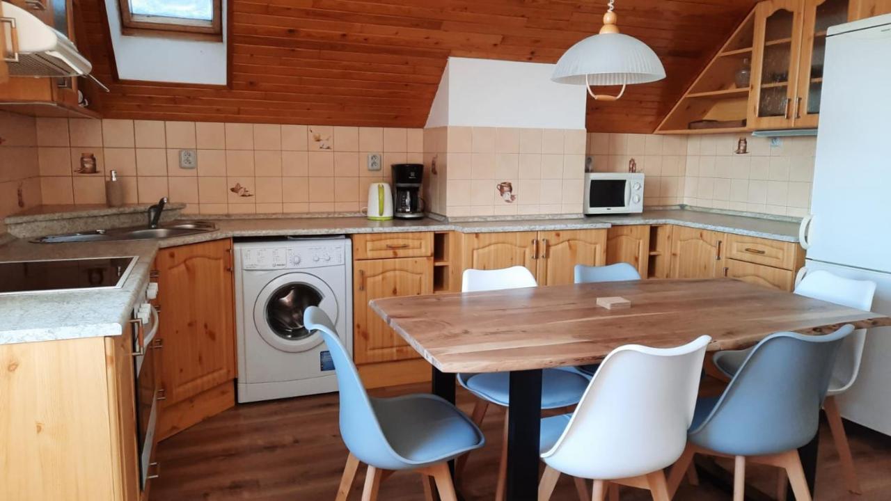 Apartmany U Jirousu โรกีนีซ นัด ยีเซอโร ภายนอก รูปภาพ