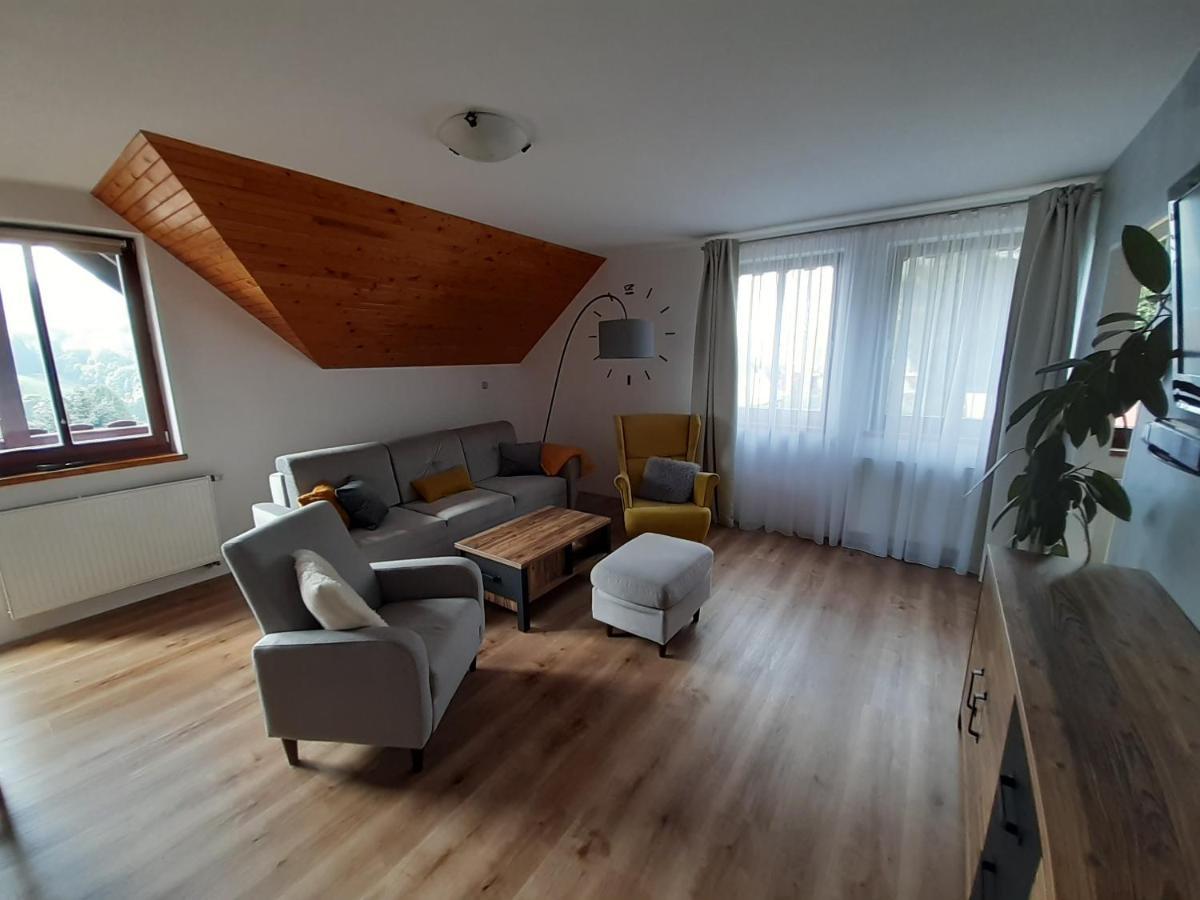 Apartmany U Jirousu โรกีนีซ นัด ยีเซอโร ภายนอก รูปภาพ