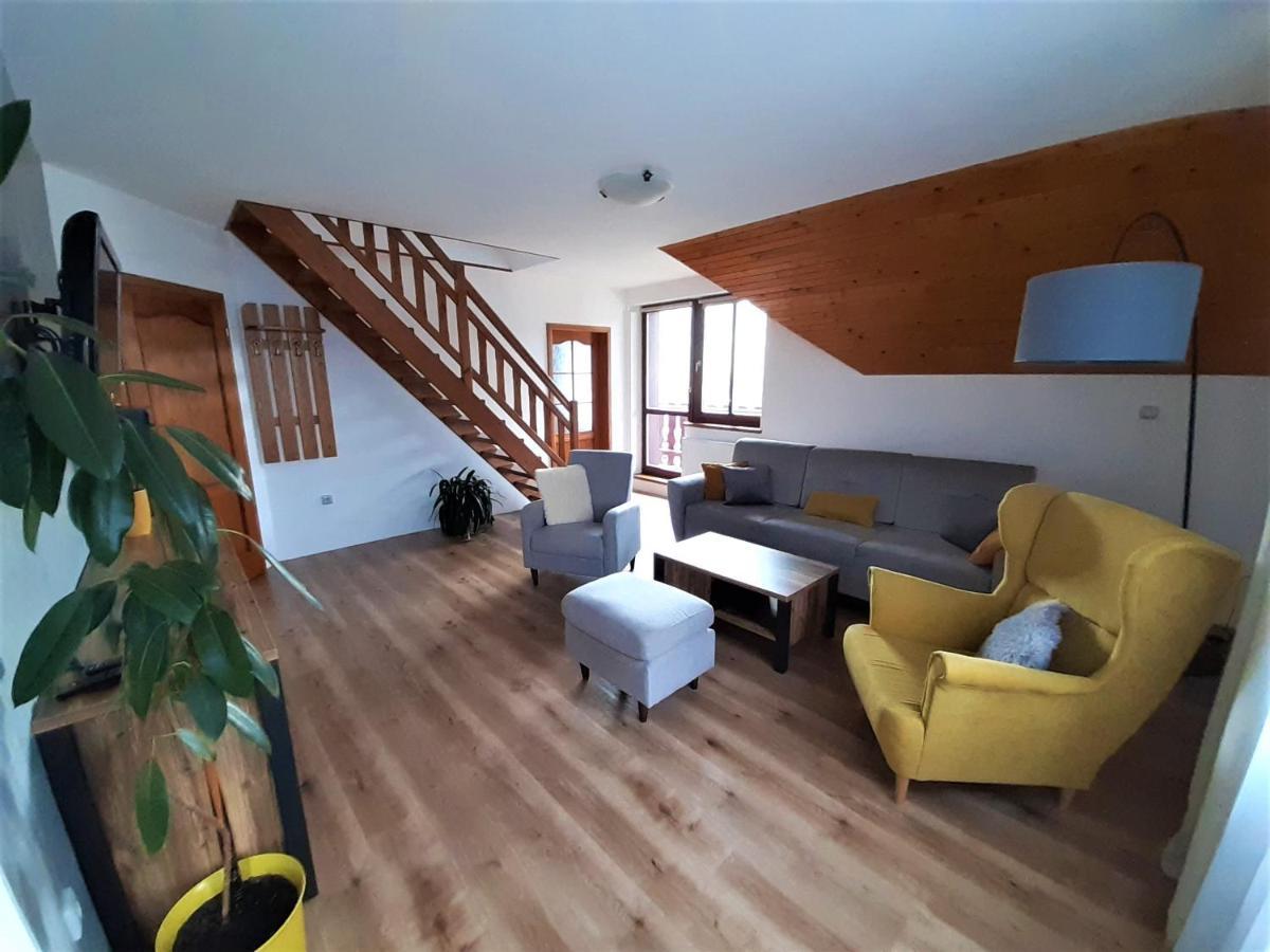 Apartmany U Jirousu โรกีนีซ นัด ยีเซอโร ภายนอก รูปภาพ