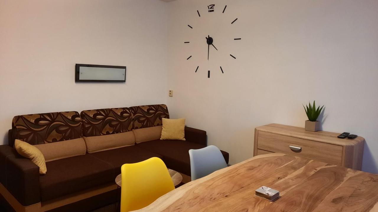 Apartmany U Jirousu โรกีนีซ นัด ยีเซอโร ภายนอก รูปภาพ