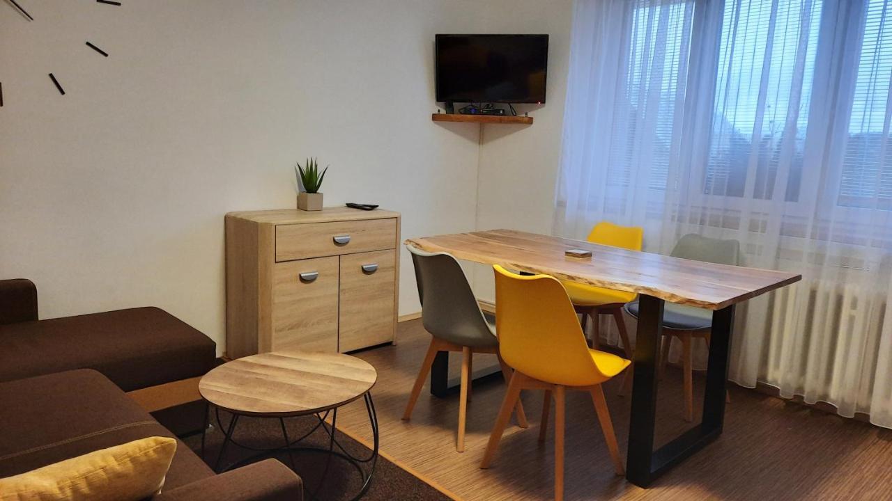 Apartmany U Jirousu โรกีนีซ นัด ยีเซอโร ภายนอก รูปภาพ